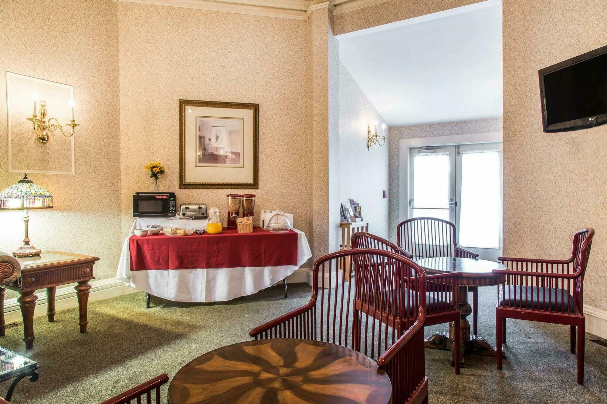 The Carriage House Inn Newport ミドルタウン エクステリア 写真